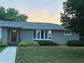 922 E 12th Ave in Mitchell, SD - Building Photo - Building Photo
