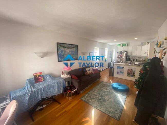 22 Saint Cyprians Pl, Unit 3L