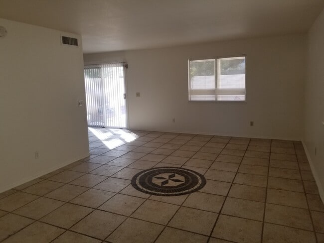 6109 Crockery St in Las Vegas, NV - Building Photo - Building Photo