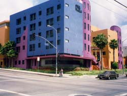 Steel Plaza Apartments in Los Angeles, CA - Foto de edificio - Building Photo