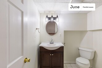216 Ascot Pl NE in Washington, DC - Building Photo - Building Photo