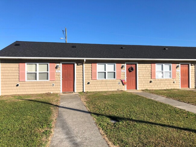 Lord Duplin Apartments in Warsaw, NC - Building Photo - Building Photo