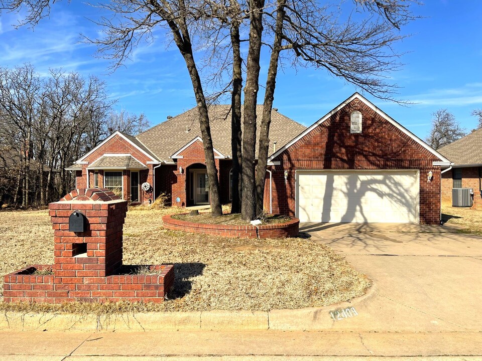 12409 Hastings Rd in Midwest City, OK - Building Photo