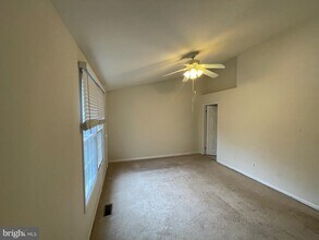 14315 Uniform Dr in Centreville, VA - Building Photo - Building Photo