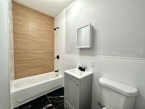 319 Summit Ave in Jersey City, NJ - Building Photo - Building Photo
