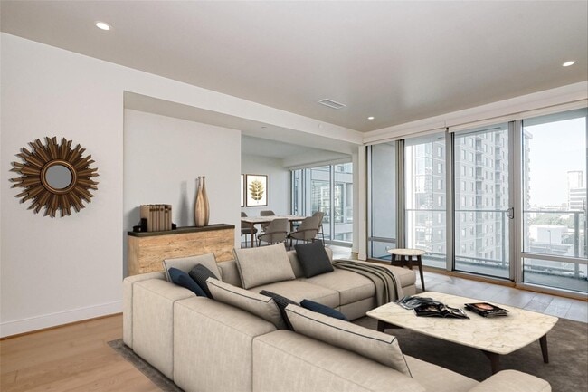 2047 Westcreek Ln, Unit UNIT 801 in Houston, TX - Building Photo - Building Photo