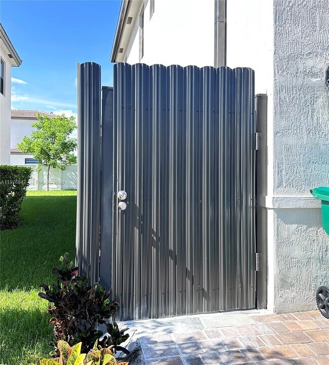 12983 SW 229th Ter in Goulds, FL - Building Photo - Building Photo