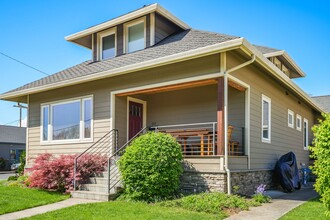 1016 12th St in Hood River, OR - Building Photo - Building Photo