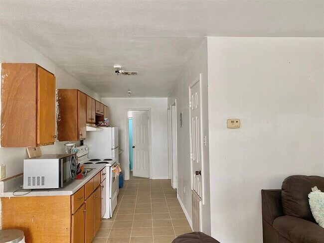 110 Holly Ave in Del Rio, TX - Building Photo - Building Photo