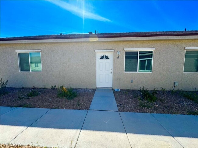 1401 Ogallala St in Pahrump, NV - Building Photo - Building Photo