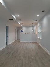 1231 Clinton Ave, Unit 1 in Berwyn, IL - Building Photo - Building Photo