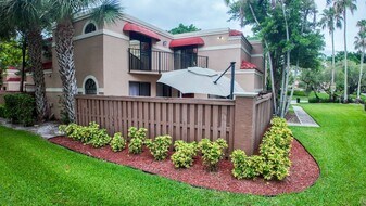 8050 Severn Dr in Boca Raton, FL - Building Photo