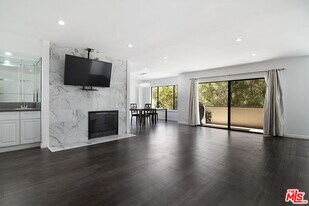 853 Le Doux Rd in Los Angeles, CA - Building Photo