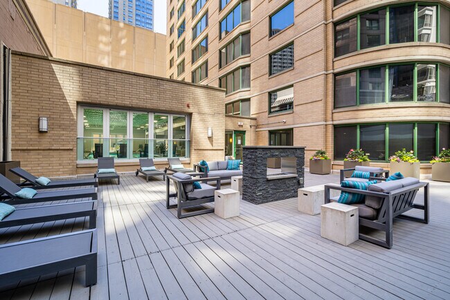 420 E Ohio in Chicago, IL - Building Photo - Interior Photo