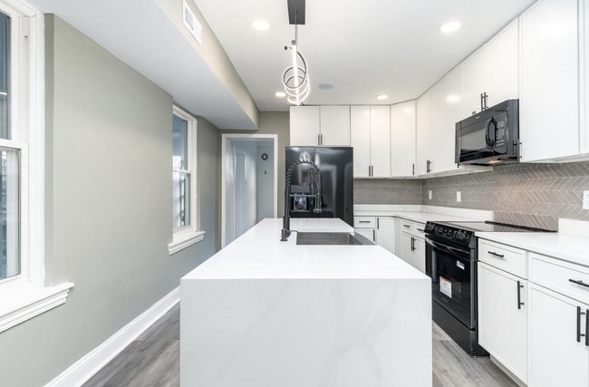 46 W Washington Ln in Philadelphia, PA - Building Photo - Building Photo