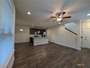 737 Milestone Pk in New Braunfels, TX - Foto de edificio - Building Photo