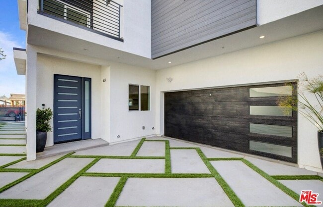 5641 Riverton Ave in Los Angeles, CA - Building Photo - Building Photo