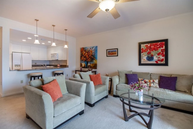 121 N Monroe St in Tallahassee, FL - Foto de edificio - Building Photo