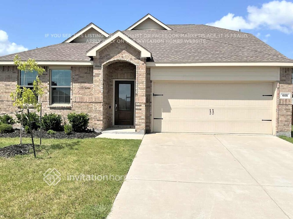 605 Fitzroy Ln in Fate, TX - Building Photo