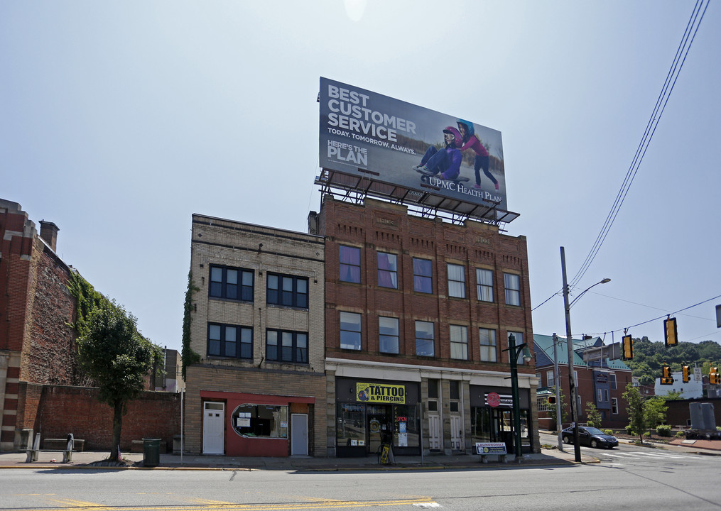 106 E 8th Ave in Homestead, PA - Building Photo