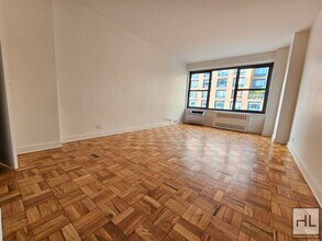 Fourth Avenue in New York, NY - Building Photo - Building Photo