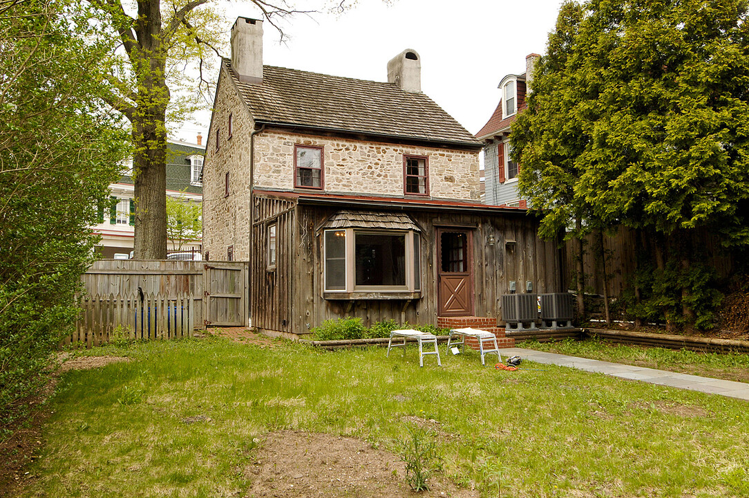 427 S Bethlehem Pike in Fort Washington, PA - Building Photo