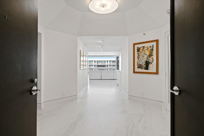 2100 S Ocean Blvd in Palm Beach, FL - Building Photo - Building Photo