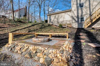 15793 Moncure Dr in Montclair, VA - Foto de edificio - Building Photo