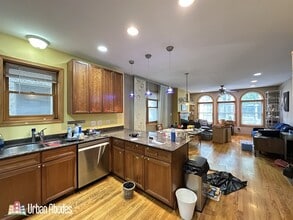 934 W Leland Ave, Unit 1 in Chicago, IL - Foto de edificio - Building Photo
