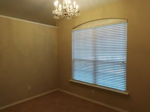 6448 Royal Cedar Dr in Dallas, TX - Foto de edificio - Building Photo