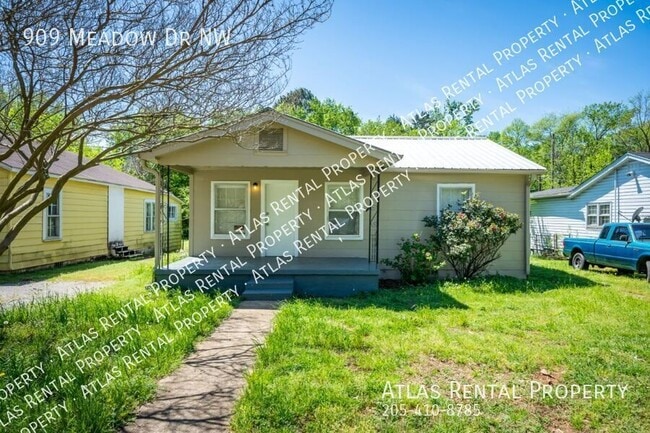 property at 909 Meadow Dr NW