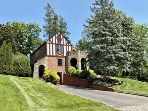 5 Rockcrest Rd in Manhasset, NY - Building Photo - Building Photo