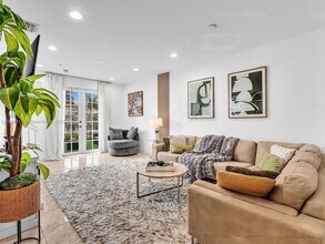 476 SW 147th Ave in Pembroke Pines, FL - Foto de edificio - Building Photo