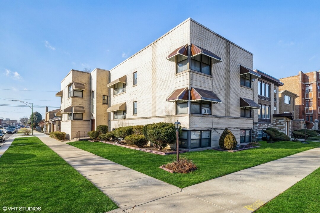 1906 W 80th St in Chicago, IL - Building Photo