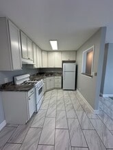 Villas by the Lake Apartments in Vernon Hills, IL - Building Photo - Building Photo