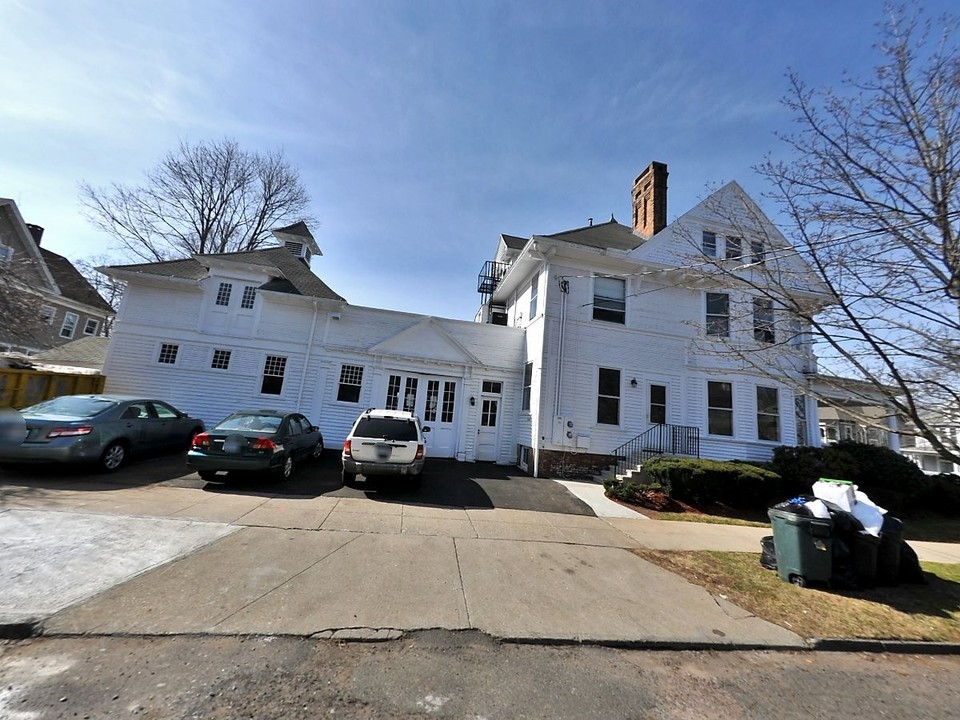 1377 Ella Grasso Blvd in New Haven, CT - Building Photo