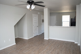 7921 Texas Rd in Fort Smith, AR - Building Photo - Interior Photo