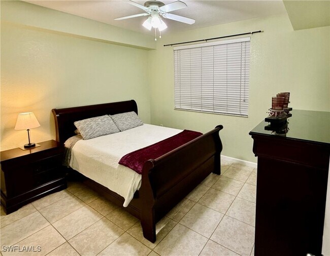 12980 Positano Cir in Naples, FL - Foto de edificio - Building Photo