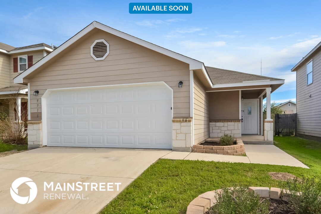9318 Maple Silver in San Antonio, TX - Building Photo