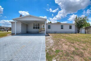 486 Lindsey Dr in Lakeland, FL - Building Photo