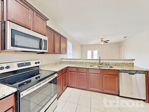 4607 Le Villas in San Antonio, TX - Building Photo - Building Photo