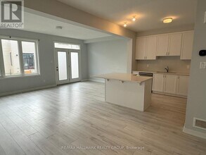 712 Quilter Row in Ottawa, ON - Building Photo - Building Photo