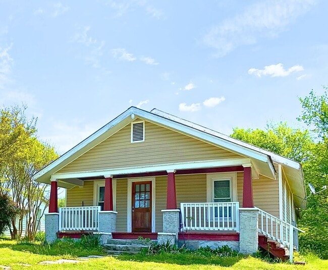 property at 770 Poplar St NE