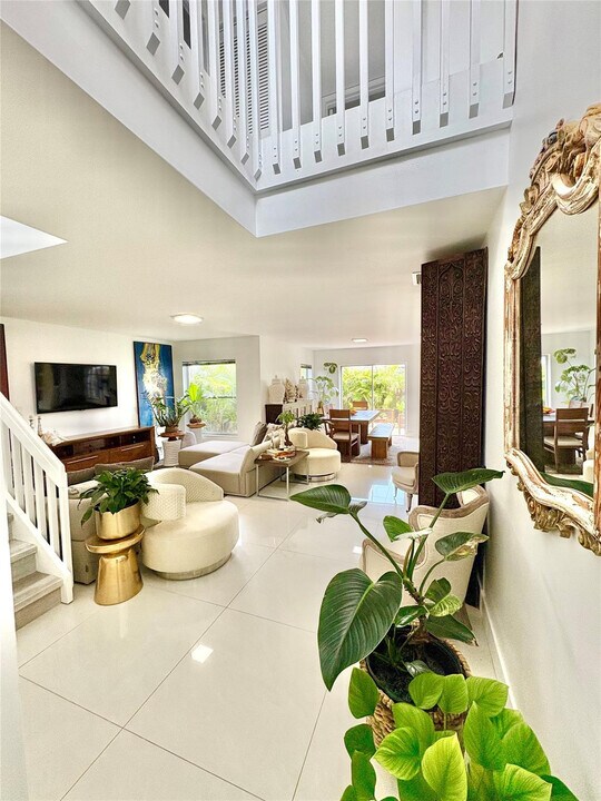 4832 Grapevine Wy in Davie, FL - Building Photo