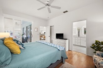 25040 Bay Cedar Dr in Bonita Springs, FL - Foto de edificio - Building Photo