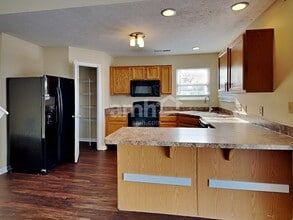 5838 Twin River Ln in Indianapolis, IN - Foto de edificio - Building Photo