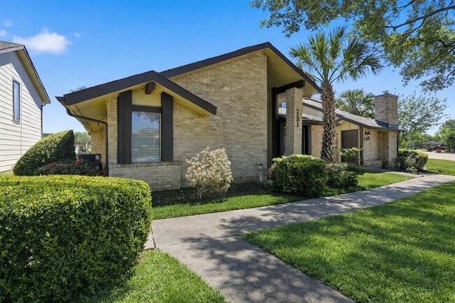 7131 Westbranch Dr in Houston, TX - Building Photo - Building Photo