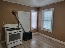 170 Canterbury St in Worcester, MA - Building Photo