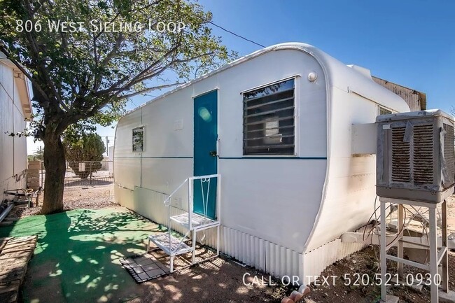 property at 806 W Sieling Loop