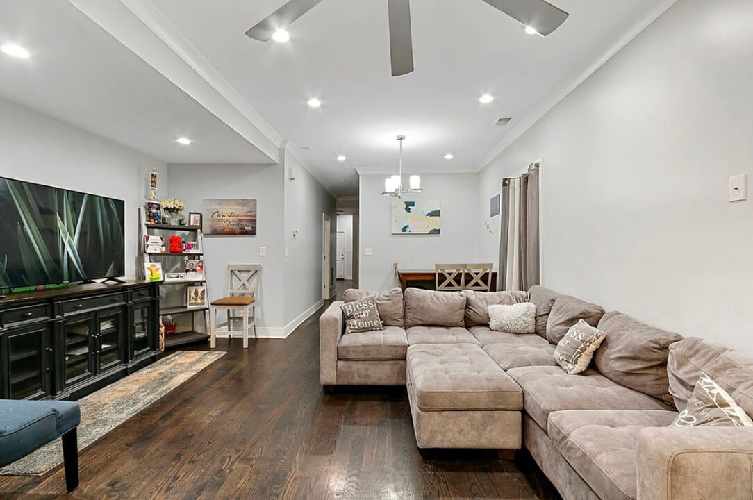 4350 W Monroe St in Chicago, IL - Building Photo